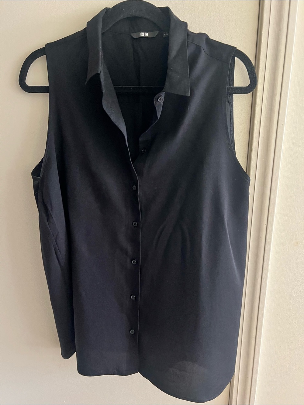 Uniqlo Black Sleeveless Button Down Collared Top XXL